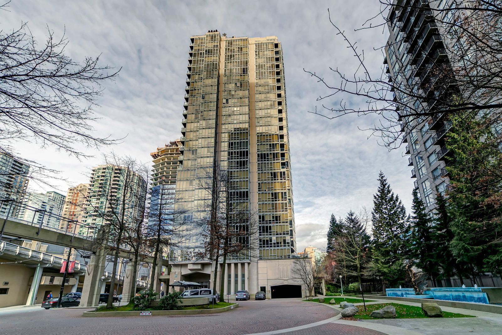 超值新价格$890,000!耶鲁镇两房加超大书房 901-930 Cambie St. Vancouver