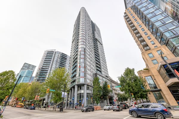 New Listing: 709-233 Robson St. Vancouver R3014232